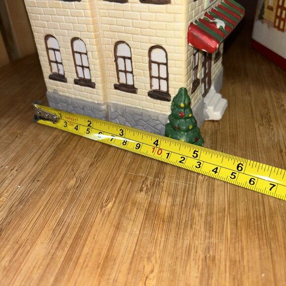 Vintage 1992 Dickens Collectibles Holiday Tavern Porcelain Village House in Box - Picture 8 of 8